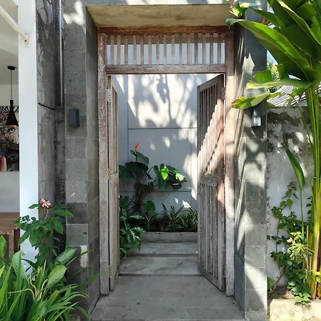 Manuver Surf And Stay Uluwatu Bali