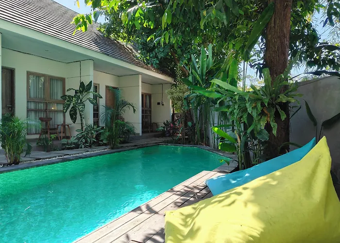 Manuver Surf And Uluwatu Bali